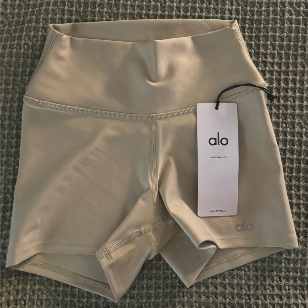 Alo Shorts XXS california sand